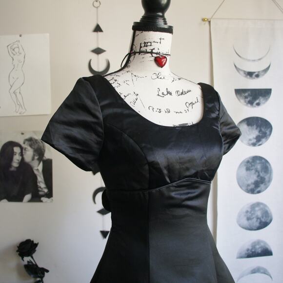 VINTAGE 1990'S WHIMSY GOTH BRIDAL/PROM GOWN - Picture 4 of 9